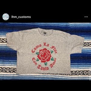 Como la flor t shirt